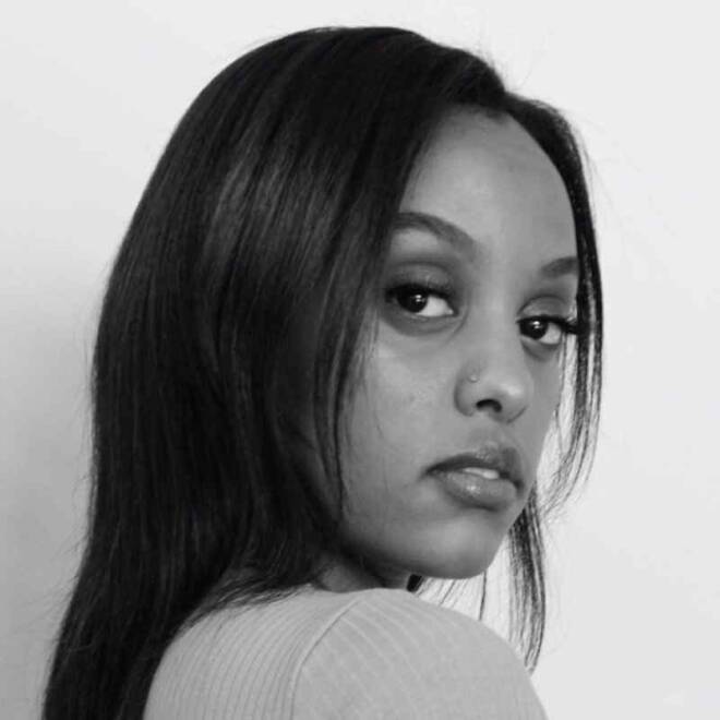 Ruth B. - Dirty Nikes