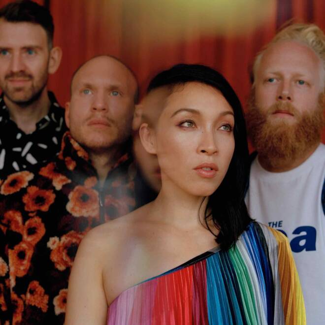 Little Dragon - Tongue Kissing